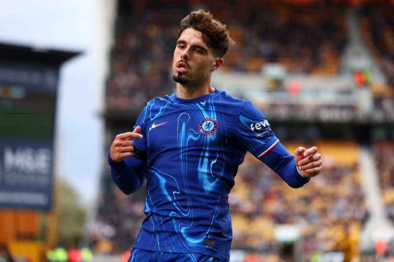 Wolverhampton, West Midlands, UK. 25th August 2024; Molineux Stadium, Wolverhampton, West Midlands, England; Premier League Football, Wolverhampton Wanderers versus Chelsea; Pedro Neto of Chelsea Credit: Action Plus Sports Images/Alamy Live News