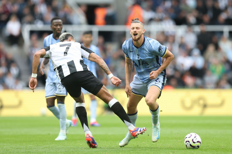 Newcastle United v Tottenham Hotspur, Premier League, Football, St James' Park, Newcastle, UK, 01 Sep 2024