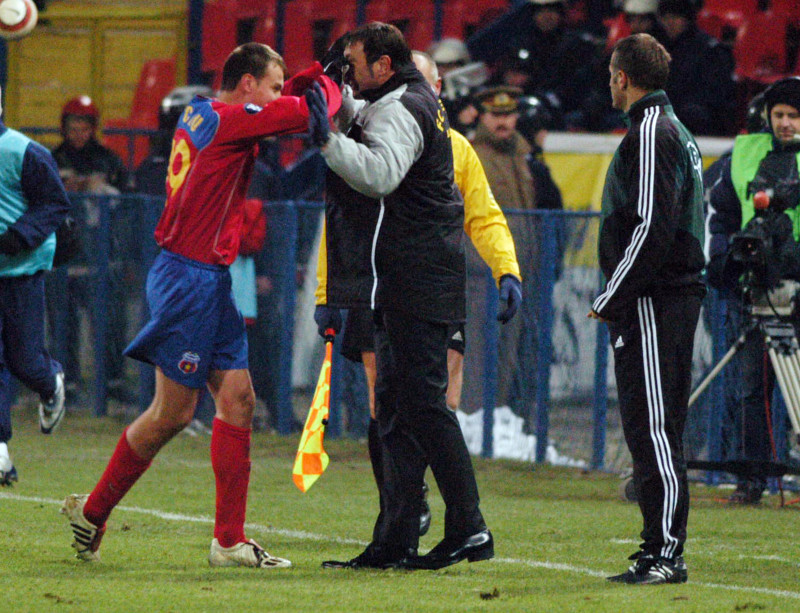 FOTBAL:STEAUA-BESIKTAS INSTANBUL 2-1, CUPA UEFA (25.11.2004)