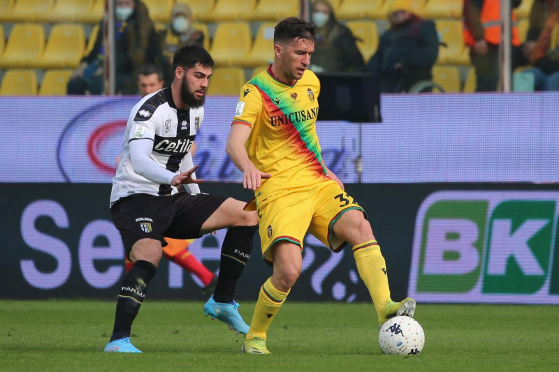 Parma, Italy. 19th Feb, 2022. Elias Cobbaut of PARMA CALCIO competes for the ball with Stefano Pettinari of TERNANA CALCIO during the Serie B match between Parma Calcio and Ternana Calcio at Ennio Tardini on February 19, 2022 in Parma, Italy. Credit: Inde