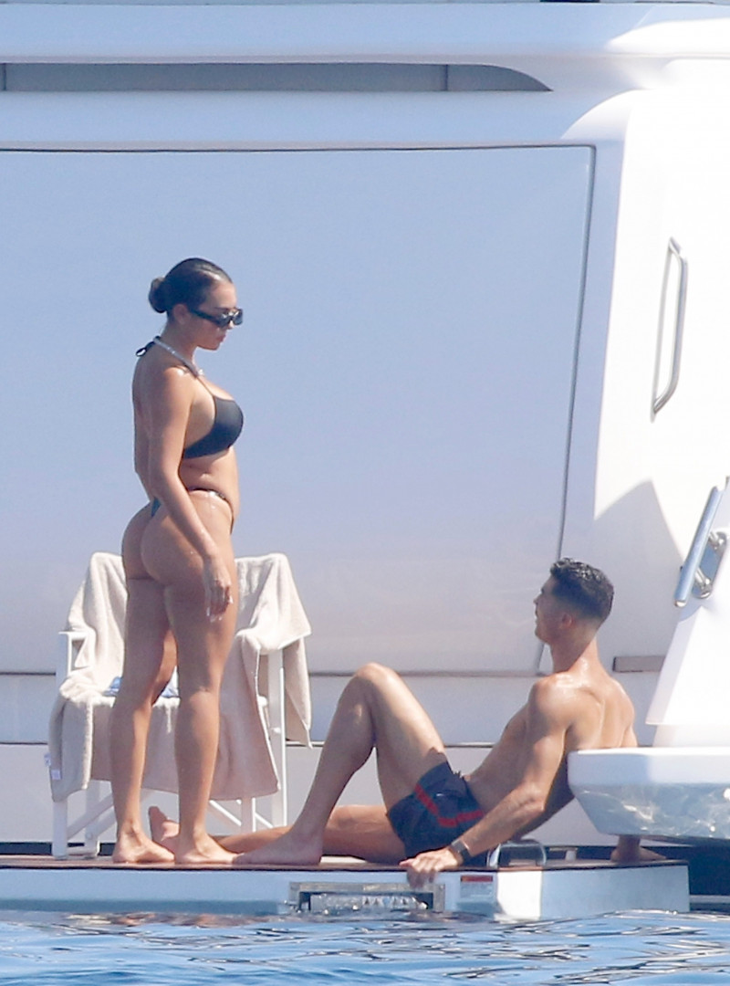 *PREMIUM-EXCLUSIVE* **WEB MUST CALL FOR PRICING** Cristiano Ronaldo and Georgina Rodriguez enjoy luxurious yacht day in the south of France!