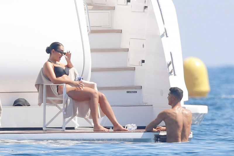 *PREMIUM-EXCLUSIVE* **WEB MUST CALL FOR PRICING** Cristiano Ronaldo and Georgina Rodriguez enjoy luxurious yacht day in the south of France!