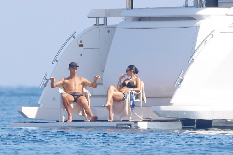 *PREMIUM-EXCLUSIVE* **WEB MUST CALL FOR PRICING** Cristiano Ronaldo and Georgina Rodriguez enjoy luxurious yacht day in the south of France!