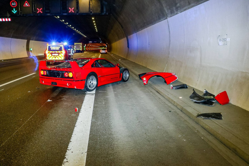 Verkehrsunfall mit Ferrari F40 im Engelbergtunnel auf der A81 in Richtung Stuttgart: Personenschaden 21.04.2024: Infos z