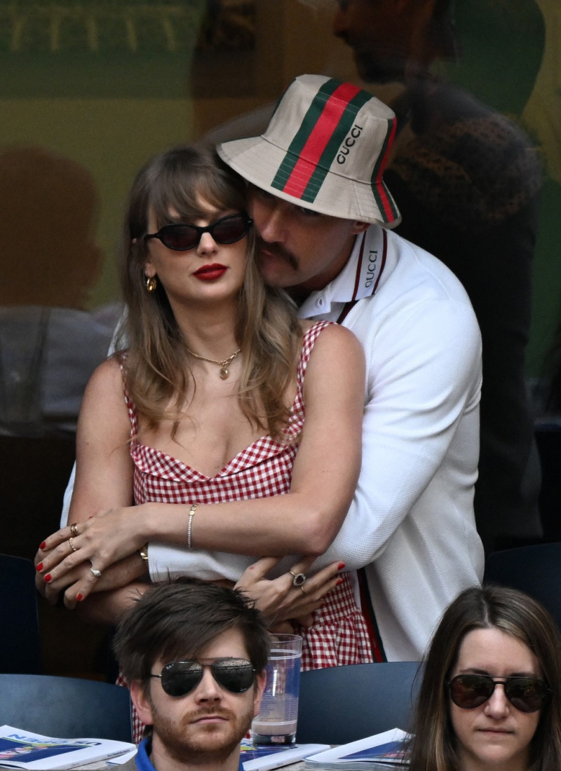 Taylor Swift et son compagnon Travis Kelce assistent à la finale de l'US Open au Arthur Ashe Stadium de l'USTA Billie Jean King National Tennis Center, Flushing Meadows