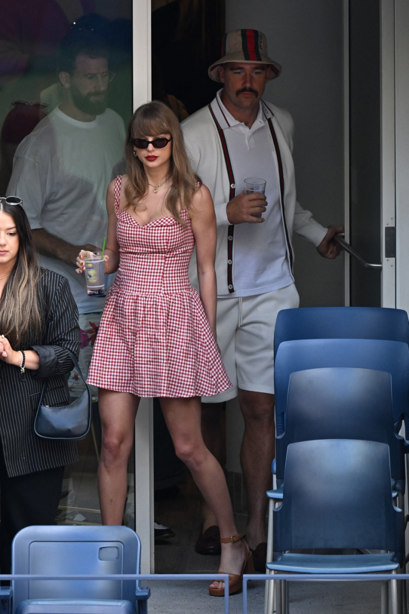 Taylor Swift et son compagnon Travis Kelce assistent à la finale de l'US Open au Arthur Ashe Stadium de l'USTA Billie Jean King National Tennis Center, Flushing Meadows