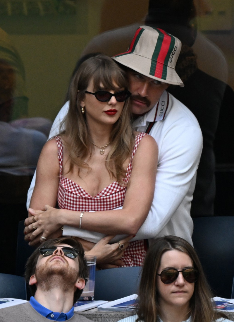 Taylor Swift et son compagnon Travis Kelce assistent à la finale de l'US Open au Arthur Ashe Stadium de l'USTA Billie Jean King National Tennis Center, Flushing Meadows