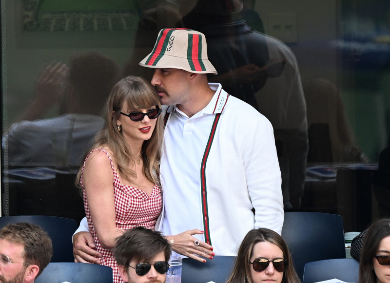 Taylor Swift et son compagnon Travis Kelce assistent à la finale de l'US Open au Arthur Ashe Stadium de l'USTA Billie Jean King National Tennis Center, Flushing Meadows