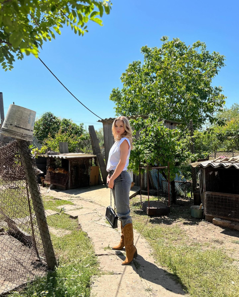 anca.surdu_1714905458_3361193058946777510_1483776054