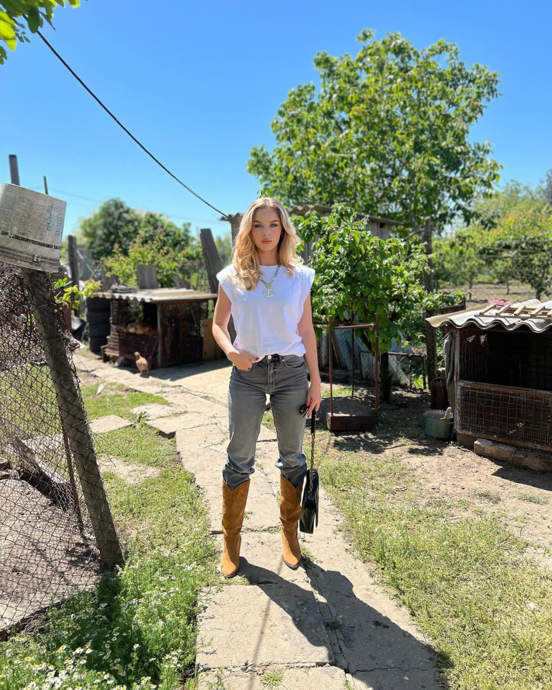 anca.surdu_1714905458_3361193058955183922_1483776054