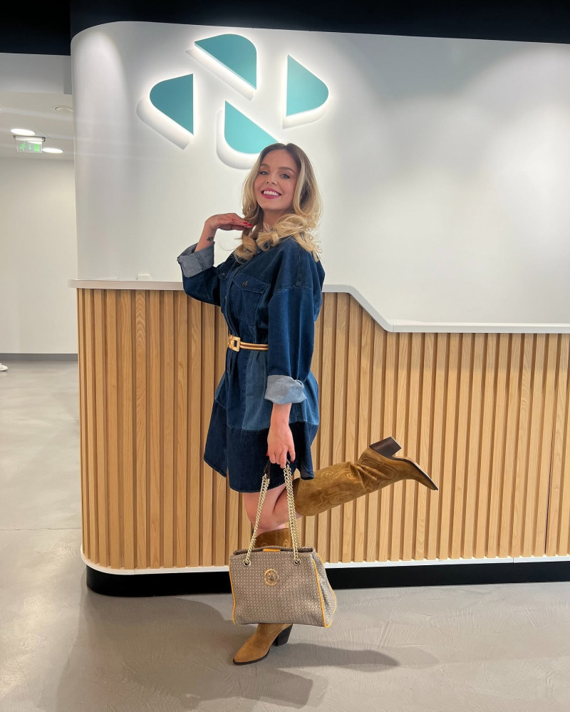 anca.surdu_1718205932_3388879442394323474_1483776054