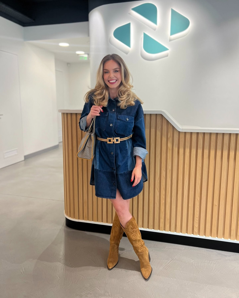 anca.surdu_1718205932_3388879442822109528_1483776054