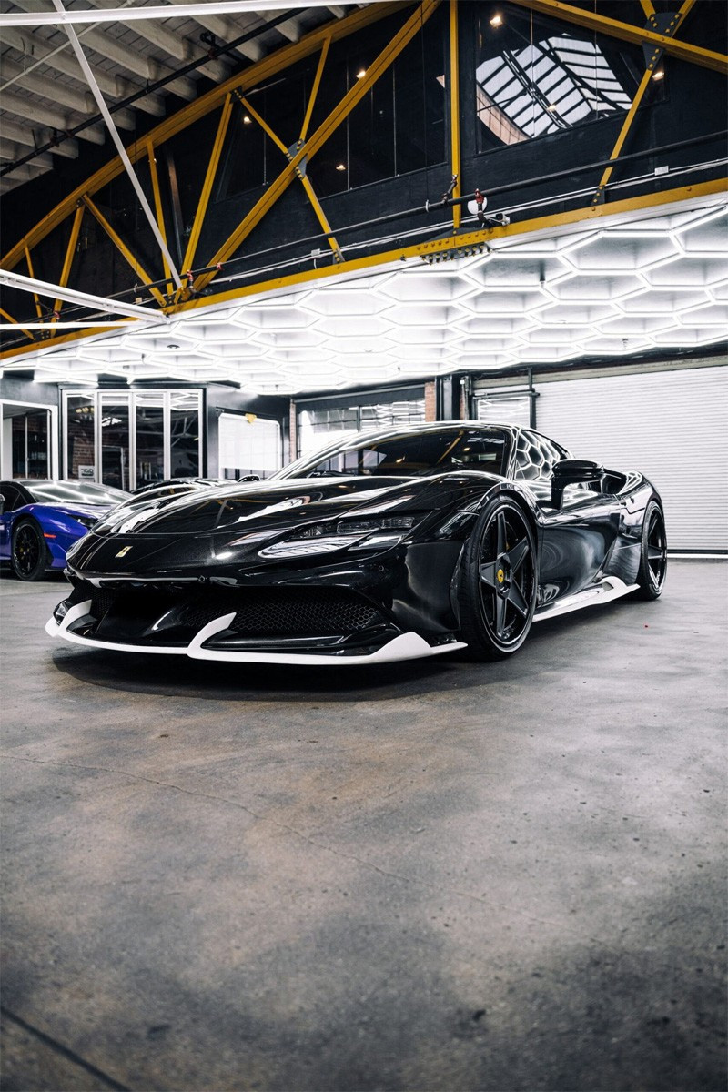 1016 Industries a maintenant conçu une Ferrari SF90 Stradale en fibre de carbone