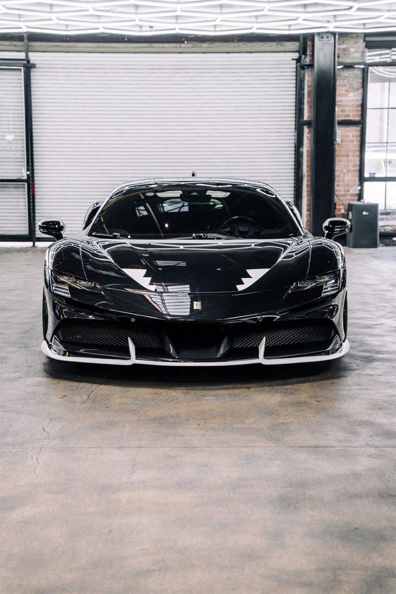 1016 Industries a maintenant conçu une Ferrari SF90 Stradale en fibre de carbone