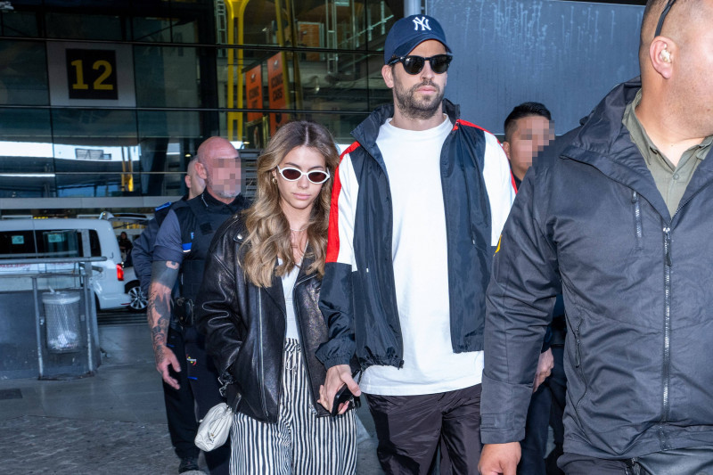 Gerard Pique walks his love with Clara Chía