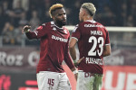 Aaron Salem Boupendza discutÄ� cu Cristian Marian Manea in meciul de fotbal dintre Rapid Bucuresti si Farul Constanta, d