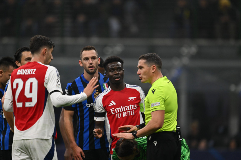 Referee Istvan Kovacs seen during the UEFA Champions League stage match Phase MD4 between Inter FC Internazionale and Ar