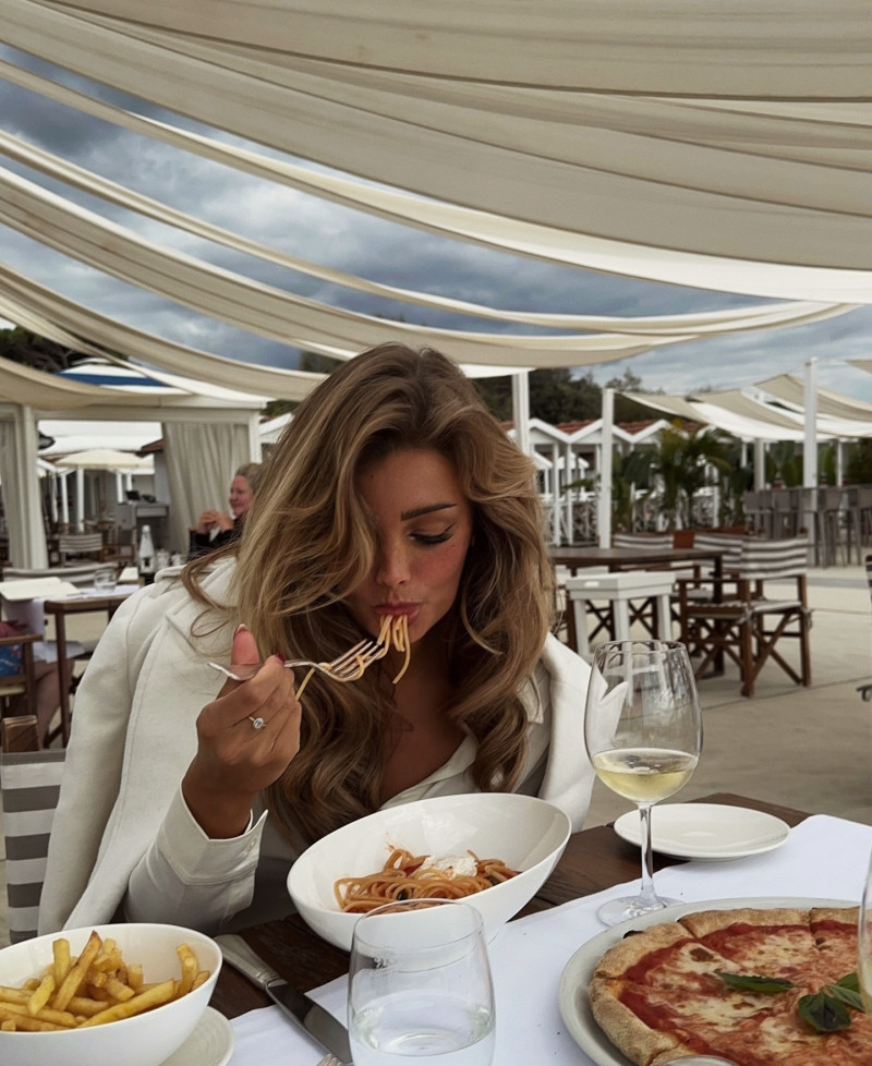 lauraceliav_1728485391_3475109796552822851_45297618