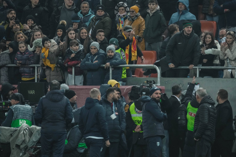 Nations League C, Group C2: Romania vs. Kosovo A Kosovo official is shown the middle finger from the stands and responds
