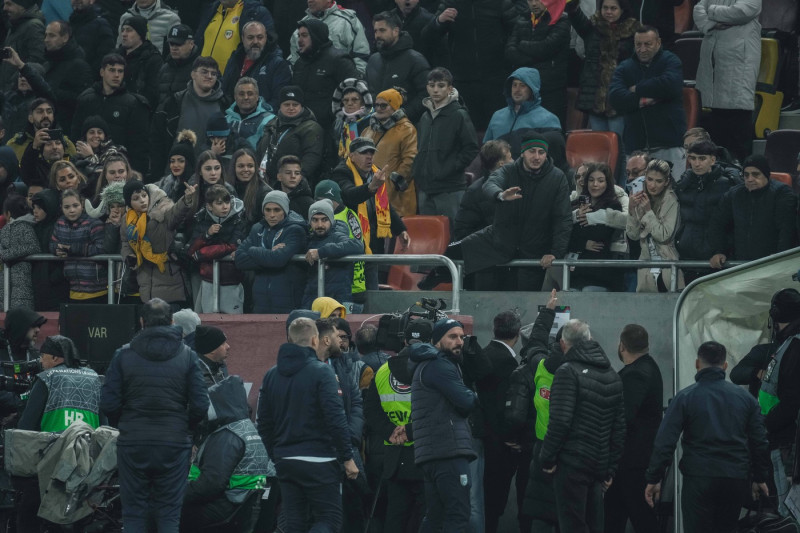 Nations League C, Group C2: Romania vs. Kosovo A Kosovo official is shown the middle finger from the stands and responds
