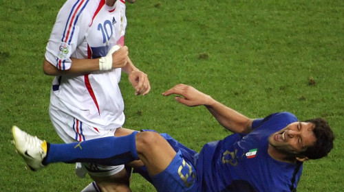Prezent la Cluj, Sneijder l-a provocat pe Materazzi să spună adevărul despre conflictul cu Zidane: ”Eu vin din stradă”