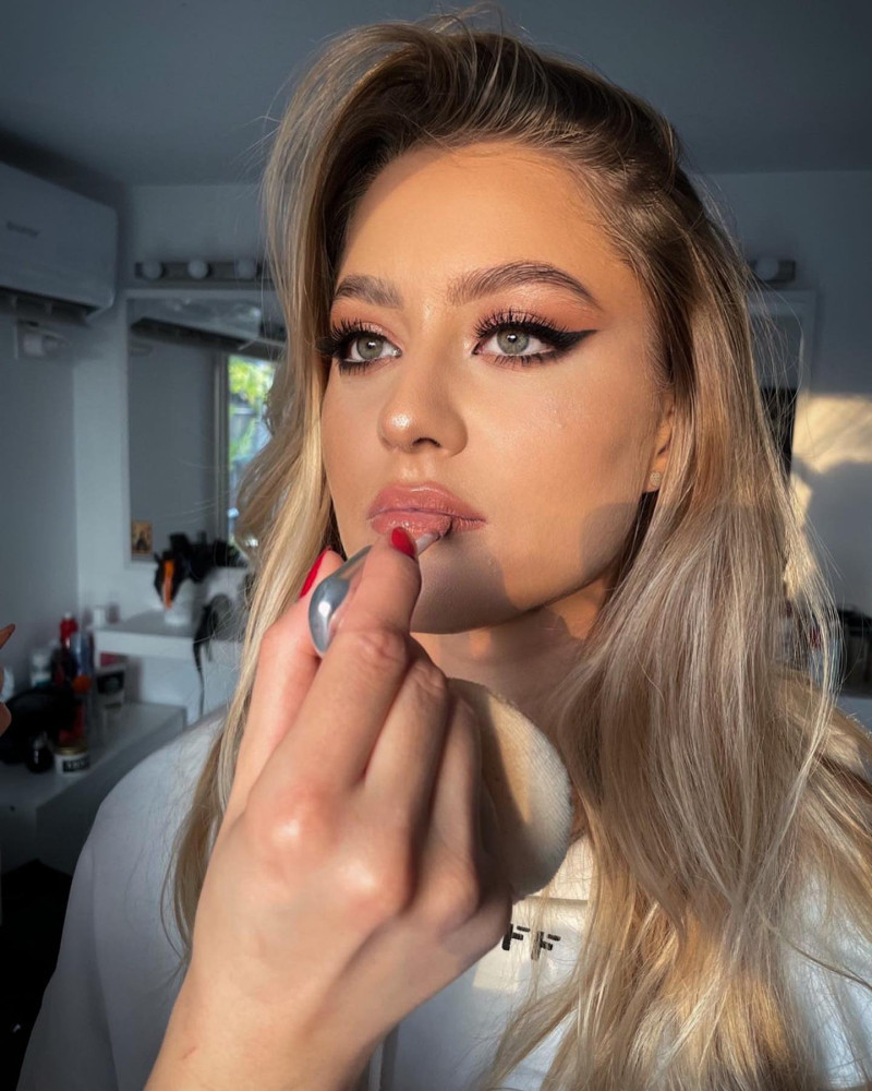 stefyy_stoica_1636225792_2701180188169437398_2110817471