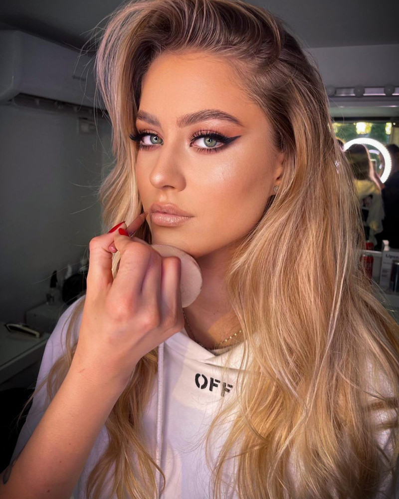 stefyy_stoica_1636225792_2701180188203067694_2110817471