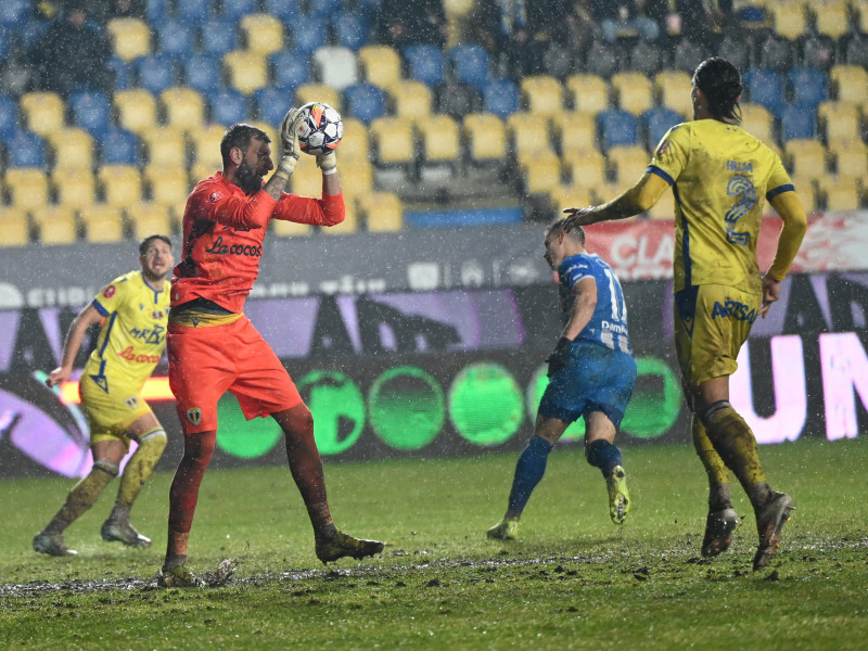 FOTBAL:PETROLUL PLOIESTI-UNIVERSITATEA CRAIOVA, SUPERLIGA SUPERBET (7.12.2024)