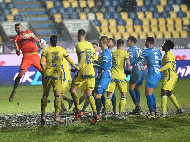 FOTBAL:PETROLUL PLOIESTI-UNIVERSITATEA CRAIOVA, SUPERLIGA SUPERBET (7.12.2024)