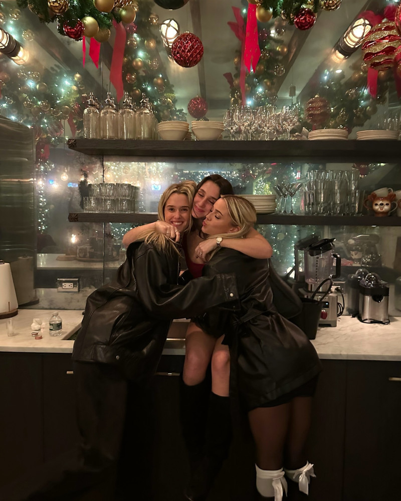 livvydunne_1733104821_3513860386165955963_45339167