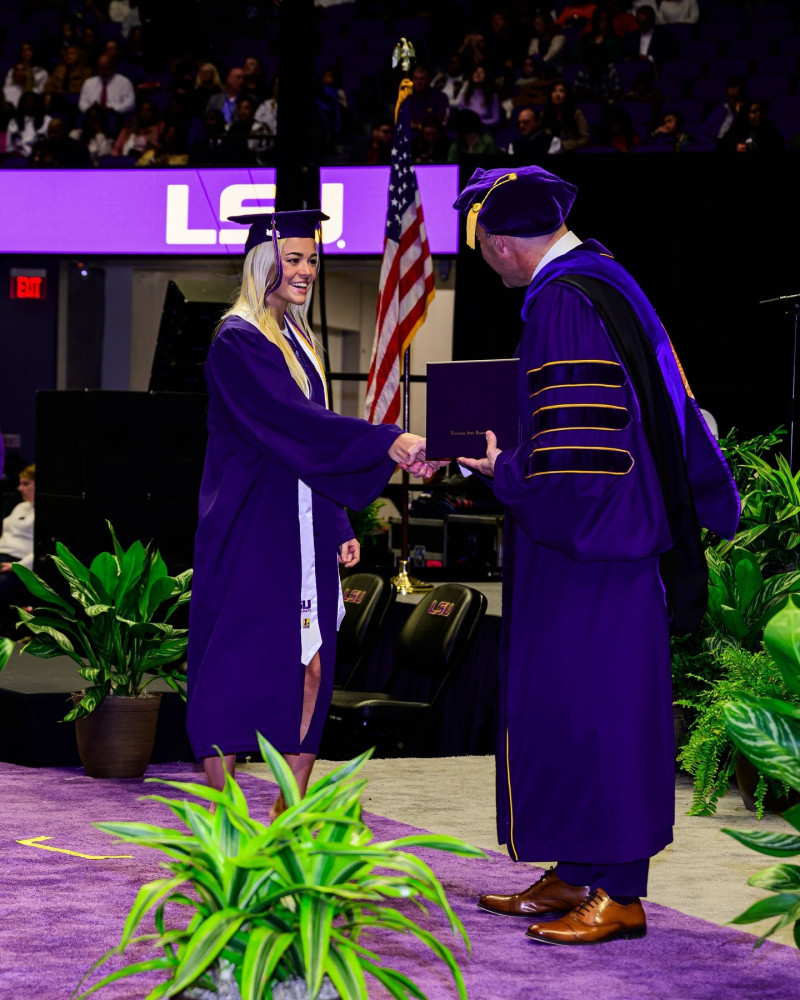 livvydunne_1734646294_3526791192648160489_45339167