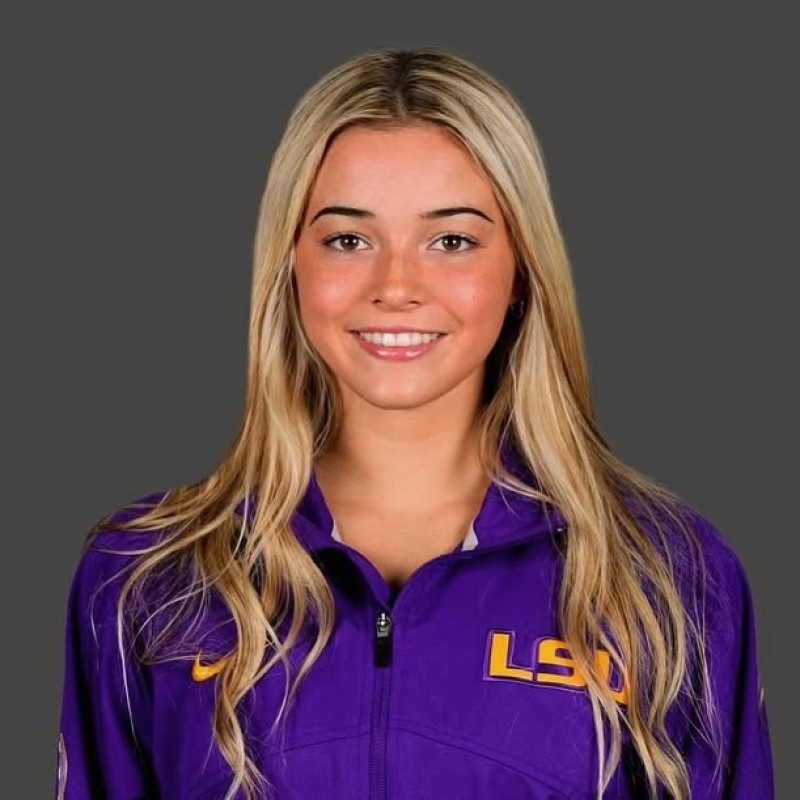 livvydunne_1730854904_3494986713472471089_45339167