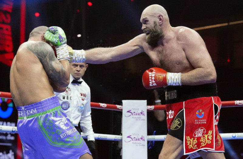 Oleksandr Usyk v Tyson Fury - Kingdom Arena - Riyadh