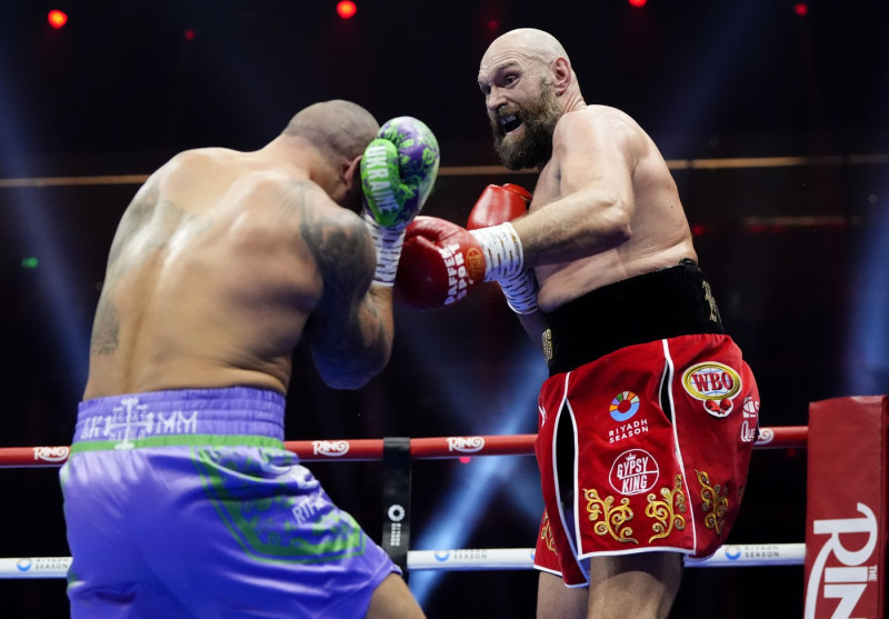 Oleksandr Usyk v Tyson Fury - Kingdom Arena - Riyadh
