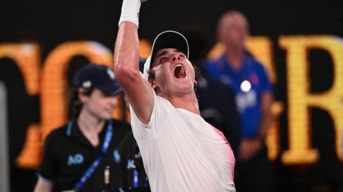 Joao Fonseca, debut perfect în iarbă la ATP Eastbourne! Victorie în 3 seturi cu Bergs
