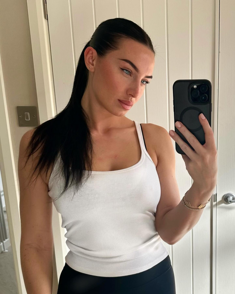 annievkilner_1730927755_3495597826911634195_7992696811