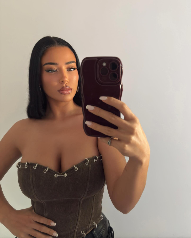 ashlyncastro_1731808255_3502983996441042526_551731010