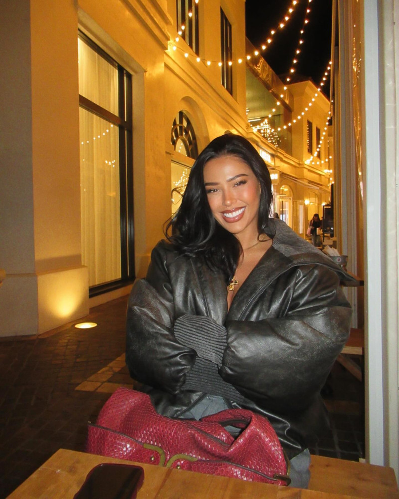 ashlyncastro_1734564794_3526107519838229037_551731010