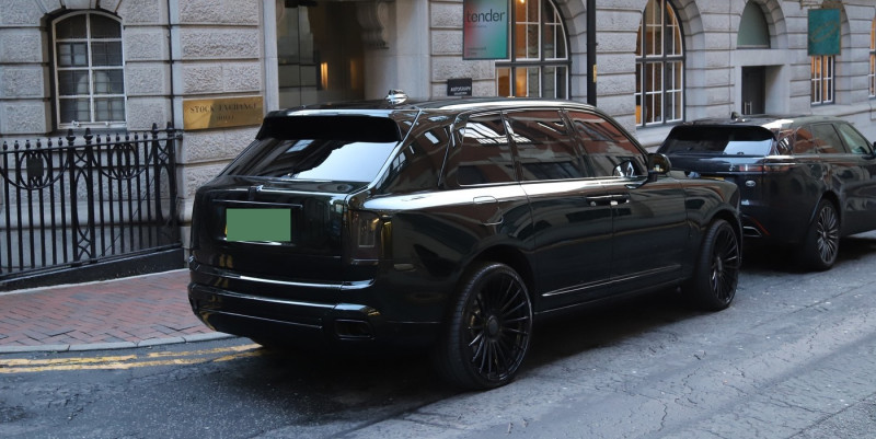 **NO MAIL ONLINE** Manchester United legend David Beckham avoids a parking ticket as he dumps his 600k black badge Rolls Royce Cullinan on double yellow lines