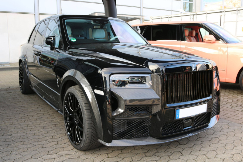 BRABUS 700 Blue Sky (auf Basis Rolls Royce Cullinan, Modelljahr 2024, Farbe: Schwarz, BRABUS WIDESTAR Carbon mit Kotflüg