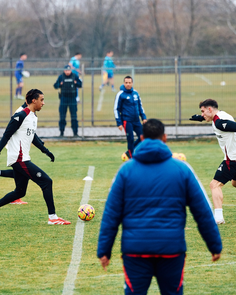 MANCHESTER UNITED ROMANIA (8)