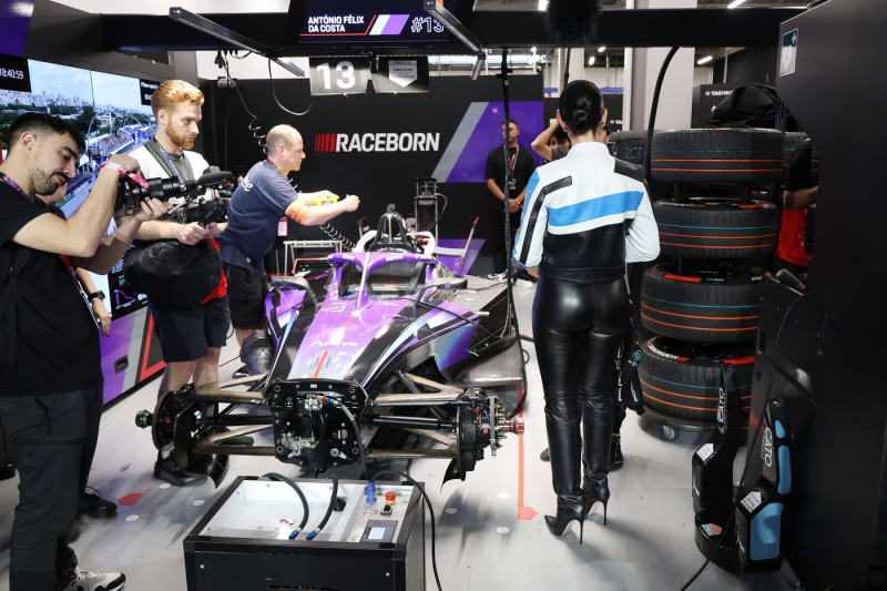 Georgina Rodriguez - Freundin von Christiano Ronaldo in der Porsche Box Boxengasse, FIA Formel E Weltmeisterschaft Saiso