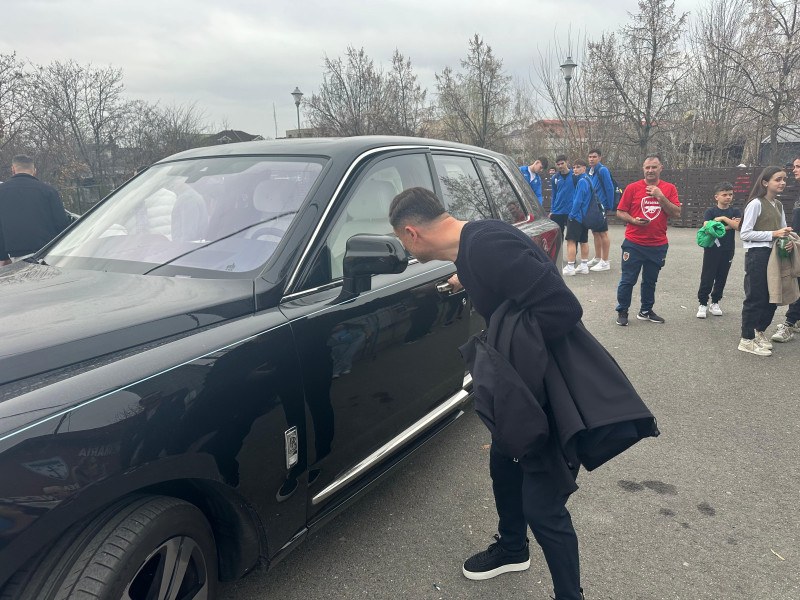 60d7f9b2-b395-4548-b0a8-cf5e5c983223