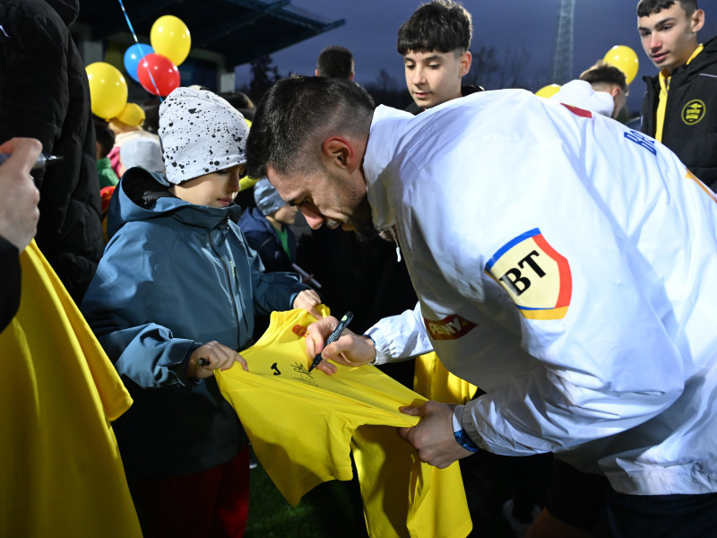 FOTBAL:ANTRENAMENT ROMANIA (17.03.2025)