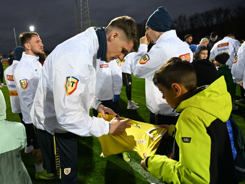 FOTBAL:ANTRENAMENT ROMANIA (17.03.2025)