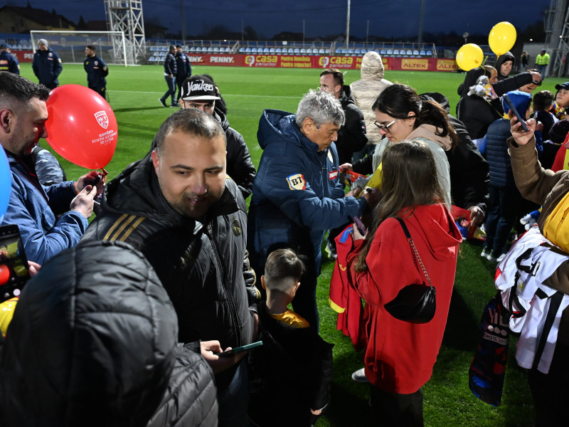 FOTBAL:ANTRENAMENT ROMANIA (17.03.2025)
