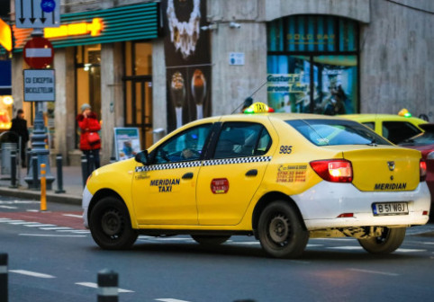 A jucat în Champions League și la naționala României, iar acum e taximetrist! Câștigă maximum 20 de lei pe cursă