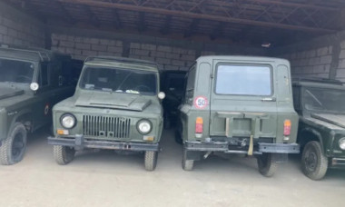 FOTO Ți-ai lua acum un Aro 240 nou, cu motor de Câmpulung sau Brașov? Există, și prețul e accesibil