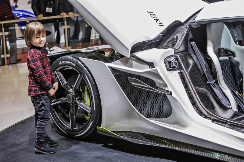 Koenigsegg Jesko, supersport, dítě, chlapec, kluk