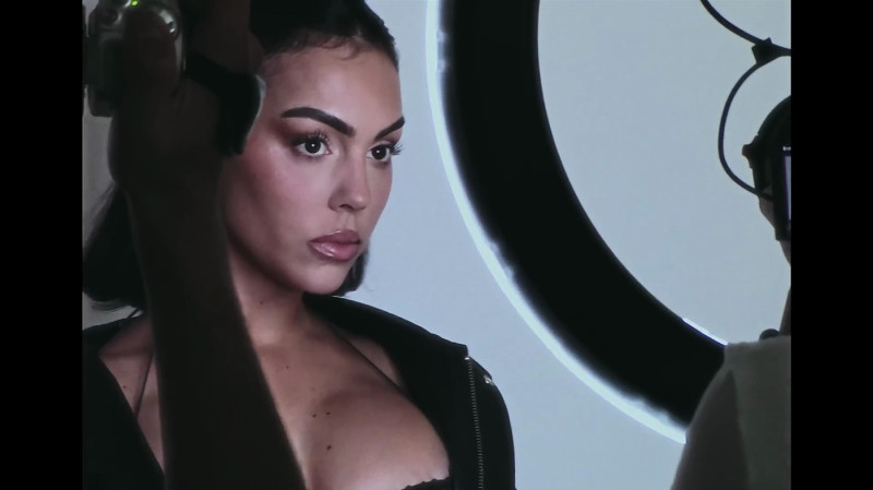 Georgina Rodríguez gives a look behind the scenes during Paris Fashion Week